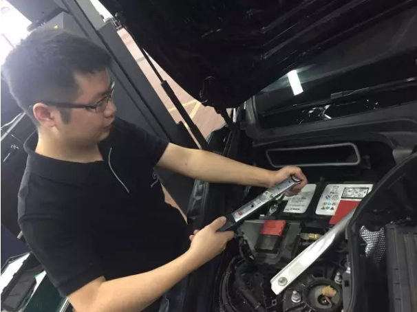 熱烈祝賀四川華星錦業榮獲2017梅賽德斯-奔馳服務技能大師中國大賽西區第一名_騰凱融資租賃