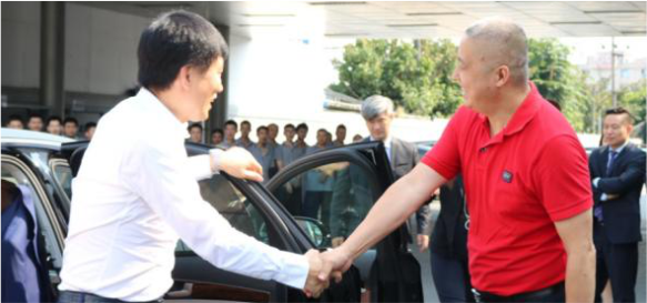 一汽-大眾奧迪銷售事業(yè)部執(zhí)行副總經(jīng)理荊青春先生到訪四川華星名仕奧迪_騰凱融資租賃